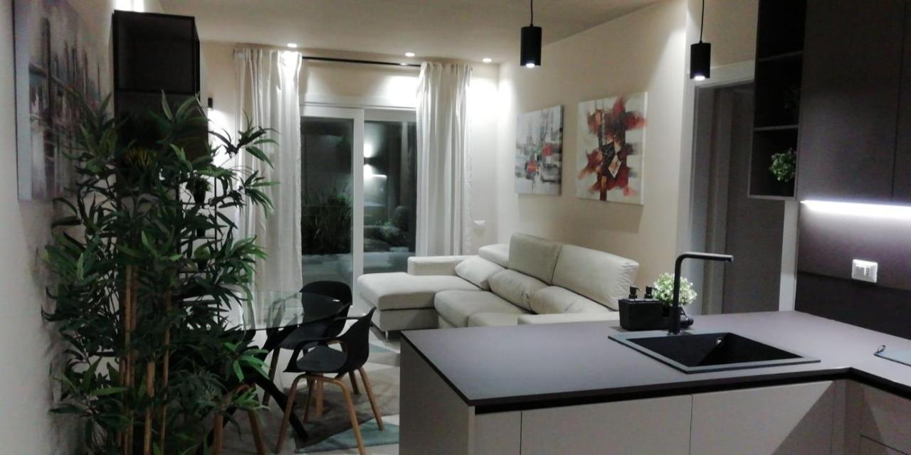 Town-Beach Home Civitanova Marche Buitenkant foto